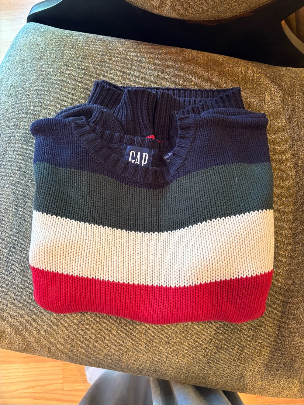 GapCrewneck Sweater – Navy/Green/White/Red